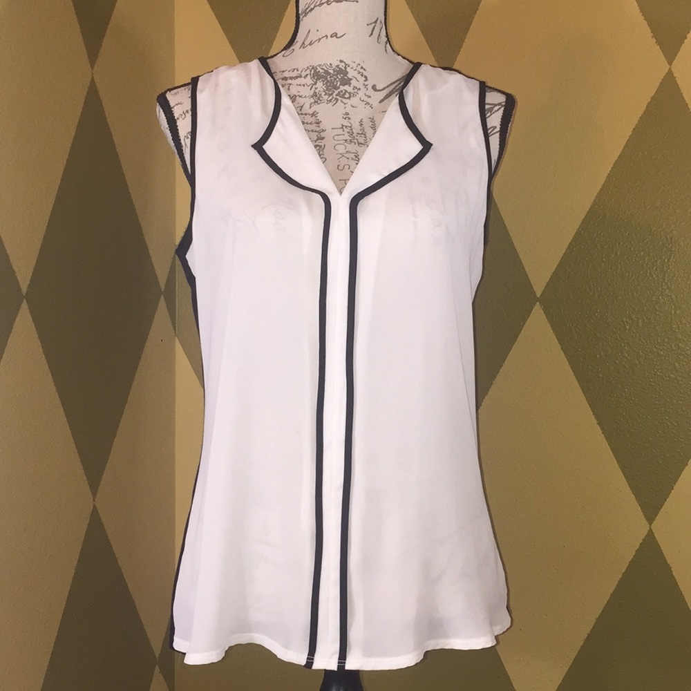 Rendezvous Sleeveless Black & White Blouse